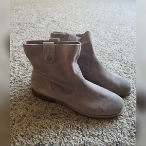 Arturo Chiang Short Suede Boots
